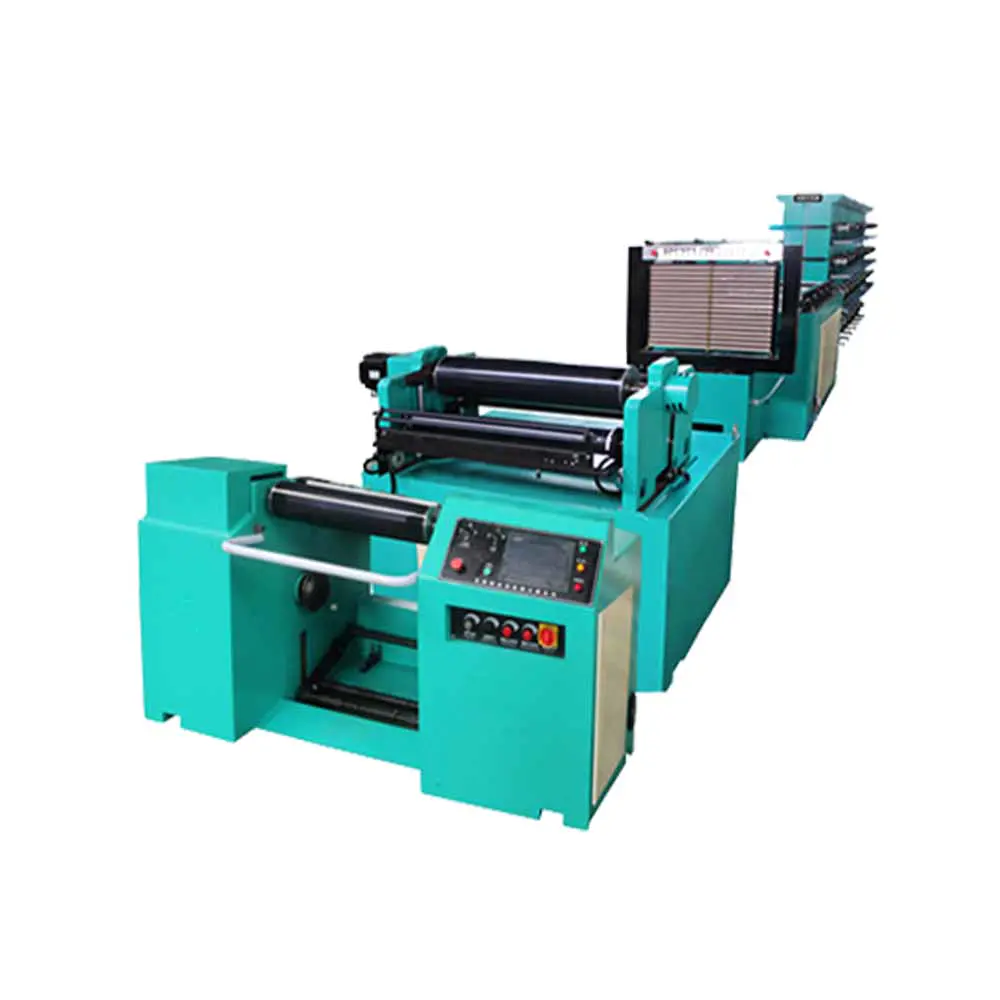How can the split warping machine flexibly respond to different textile needs?